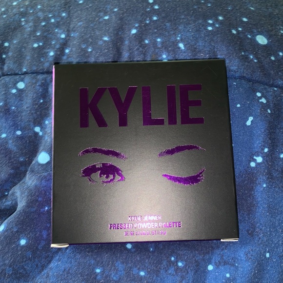KYLIE COSMETICS - THE PURPLE PALETTE - Picture 1 of 3